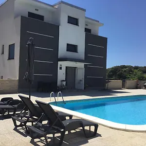 Apartment Black&white 1, Krk Town